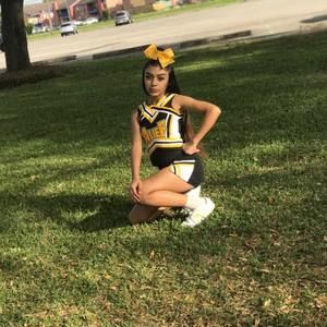 Meet your Posher, Estefania